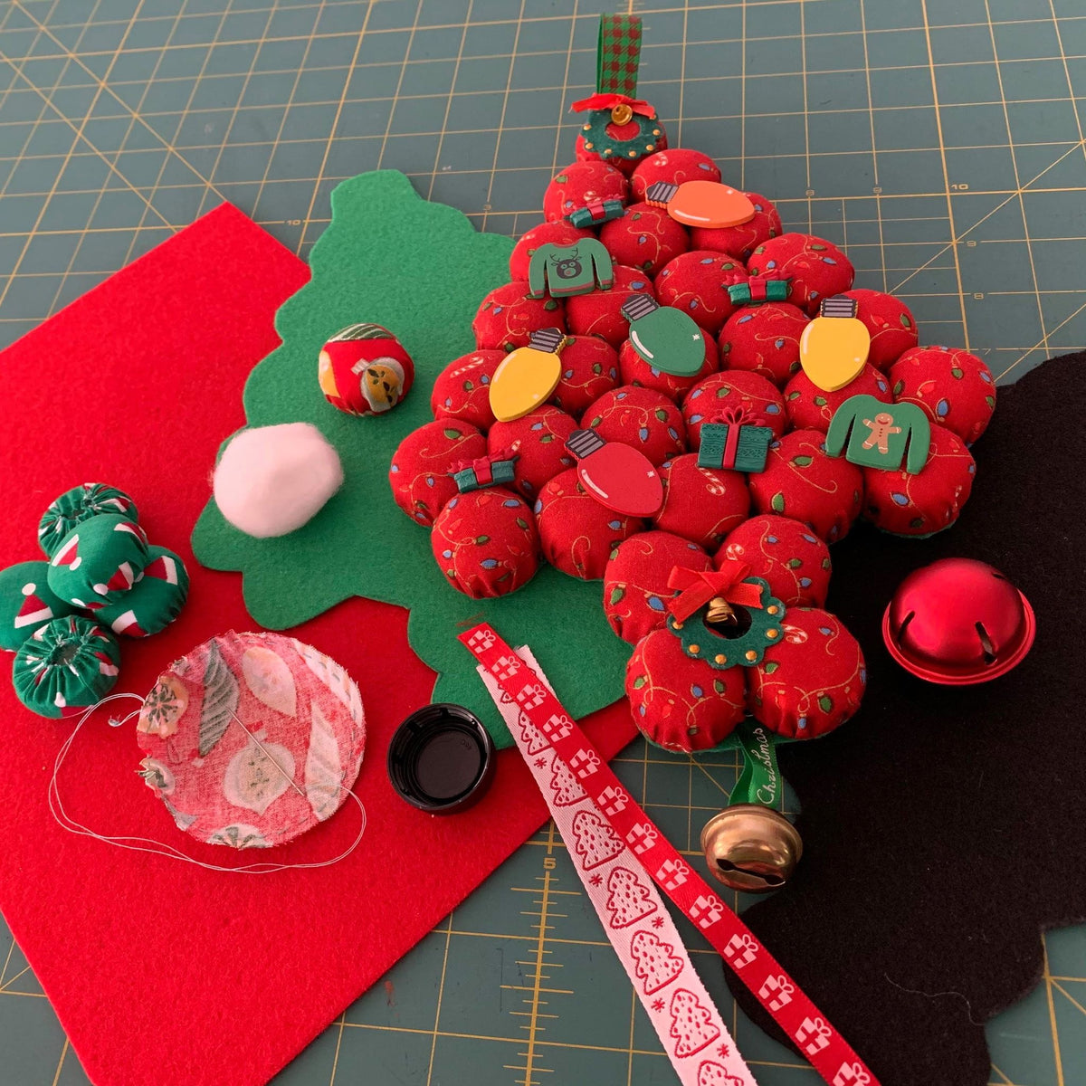 MUMMA WHOOPEE- Small Bottle Top Christmas Tree Wall Hanging- Red Merry Christmas