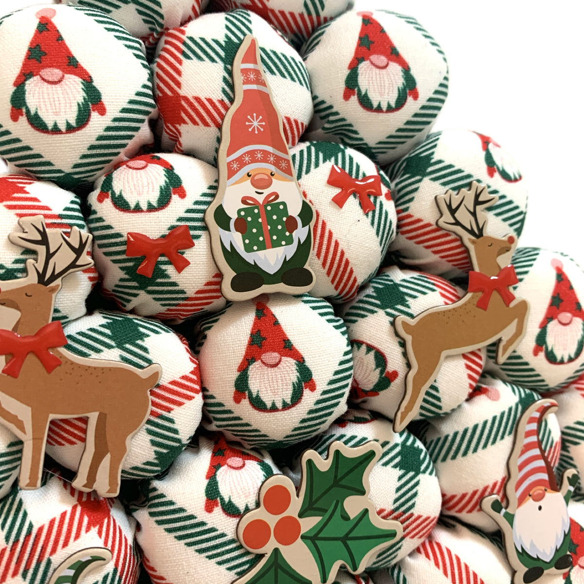 MUMMA WHOOPEE- "Gnomey Christmas"- SMALL BOTTLE TOP CHRISTMAS TREE WALL HANGING