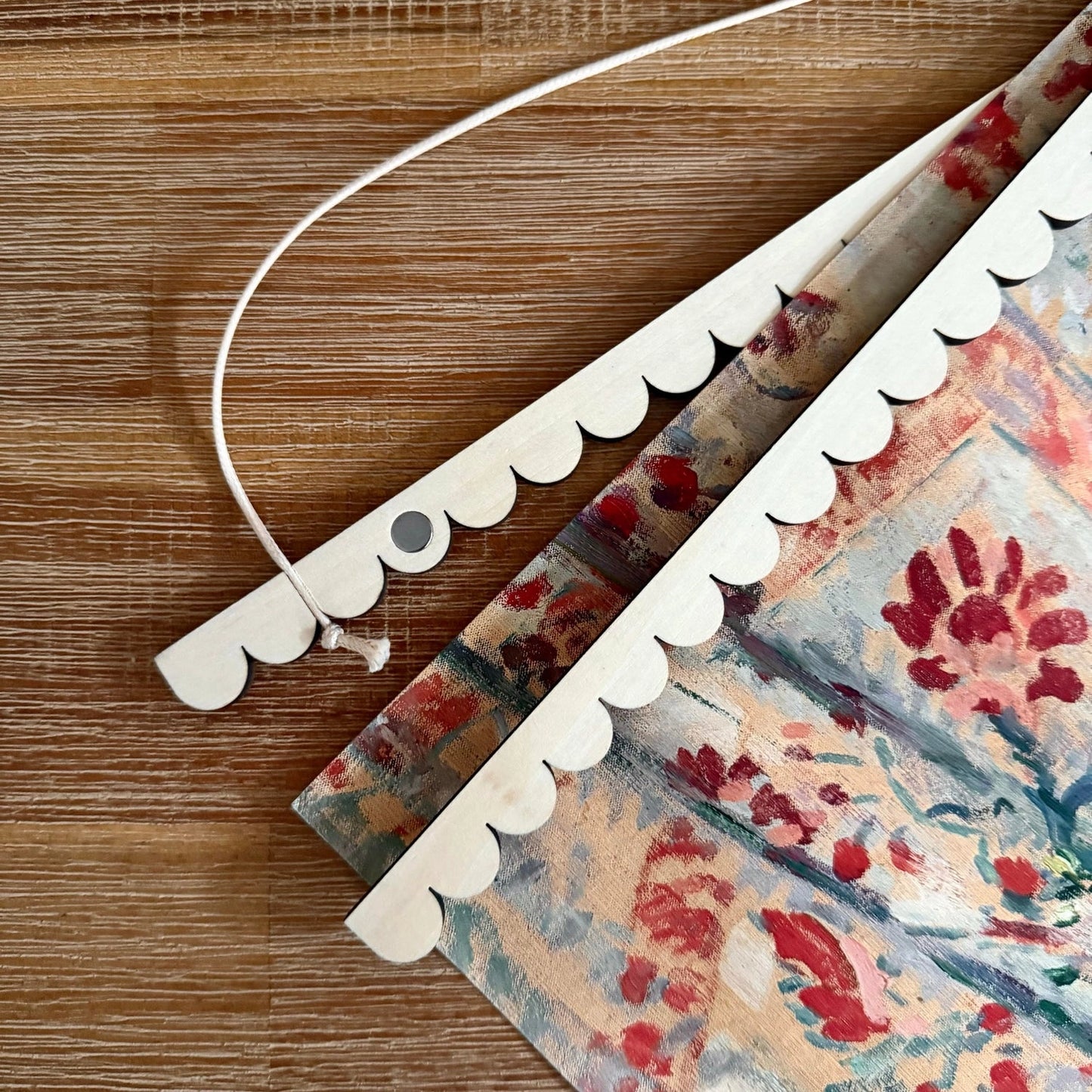 HOME DWELLER - Scallop 30cm MAGNETIC PRINT HANGER