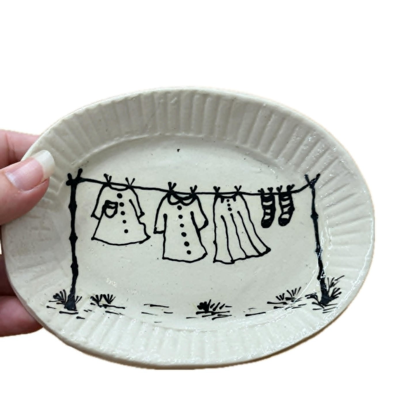 BELOVED POTTERY - Drawing Plate (medium) - Washing Line