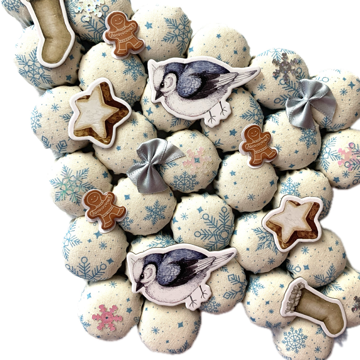 MUMMA WHOOPEE- "BLUE CHRISTMAS"- SMALL BOTTLE TOP CHRISTMAS TREE WALL HANGING
