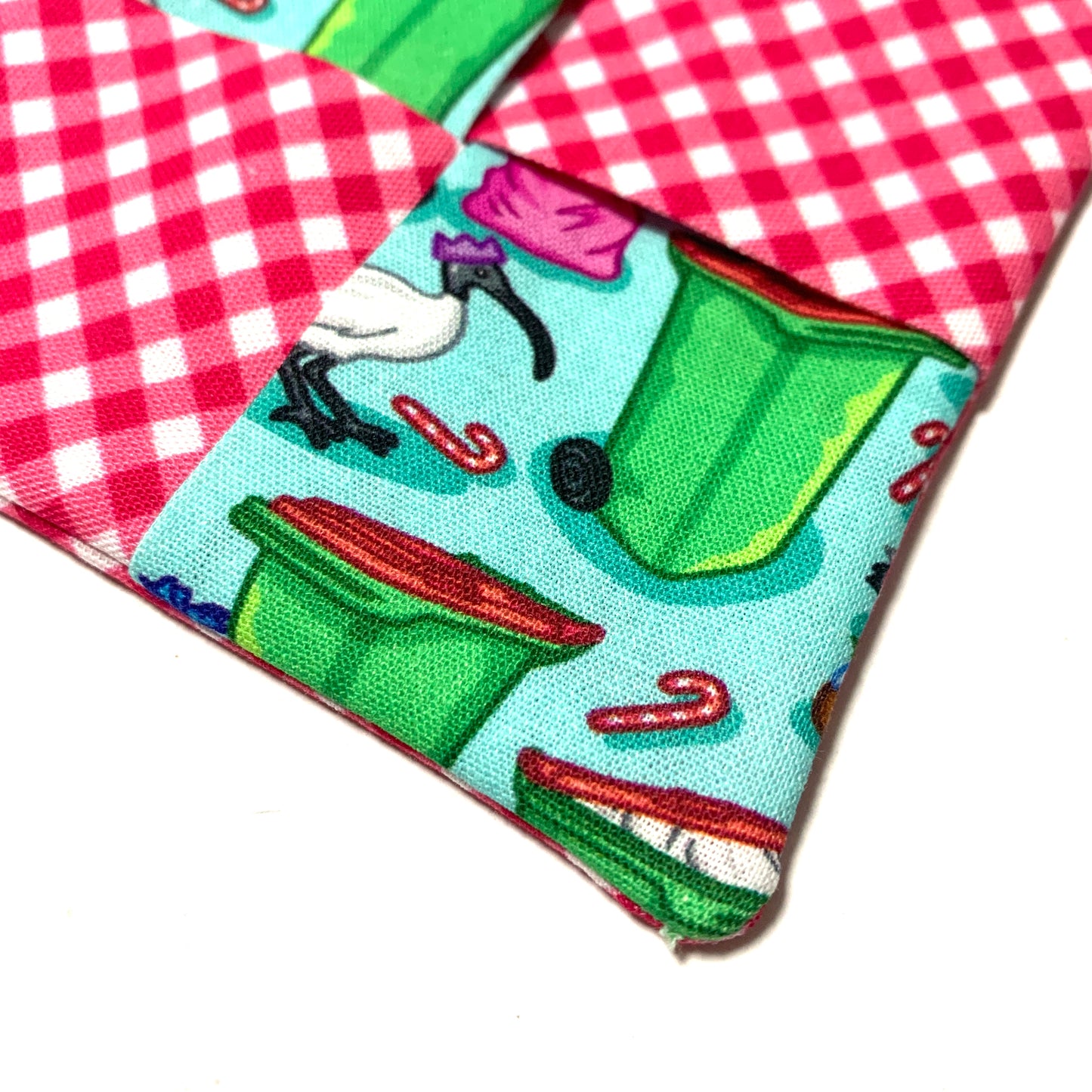 MUMMA WHOOPEE- SINGLE CHRISTMAS WINE GLASS SLIPPER/COASTERS- Christmas Bin Chickens & Pink Gingham
