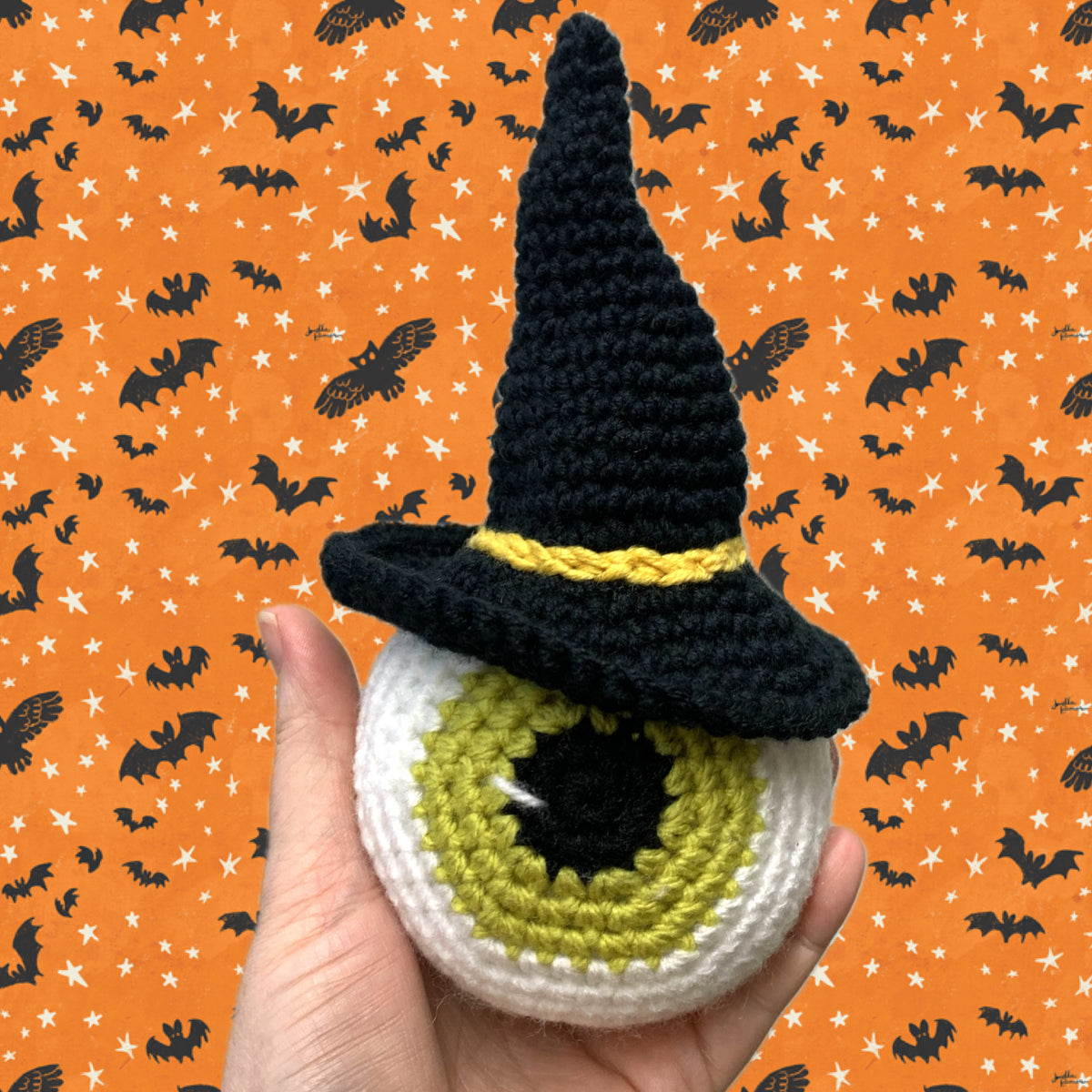 BEAKNITS- "GREEN EYEBALL"- CROCHETED HALLOWEEN TOY/DECORATION