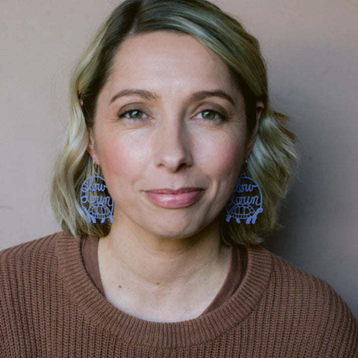 DENZ & CO - "Slow Down" Tortoise earrings in Denim