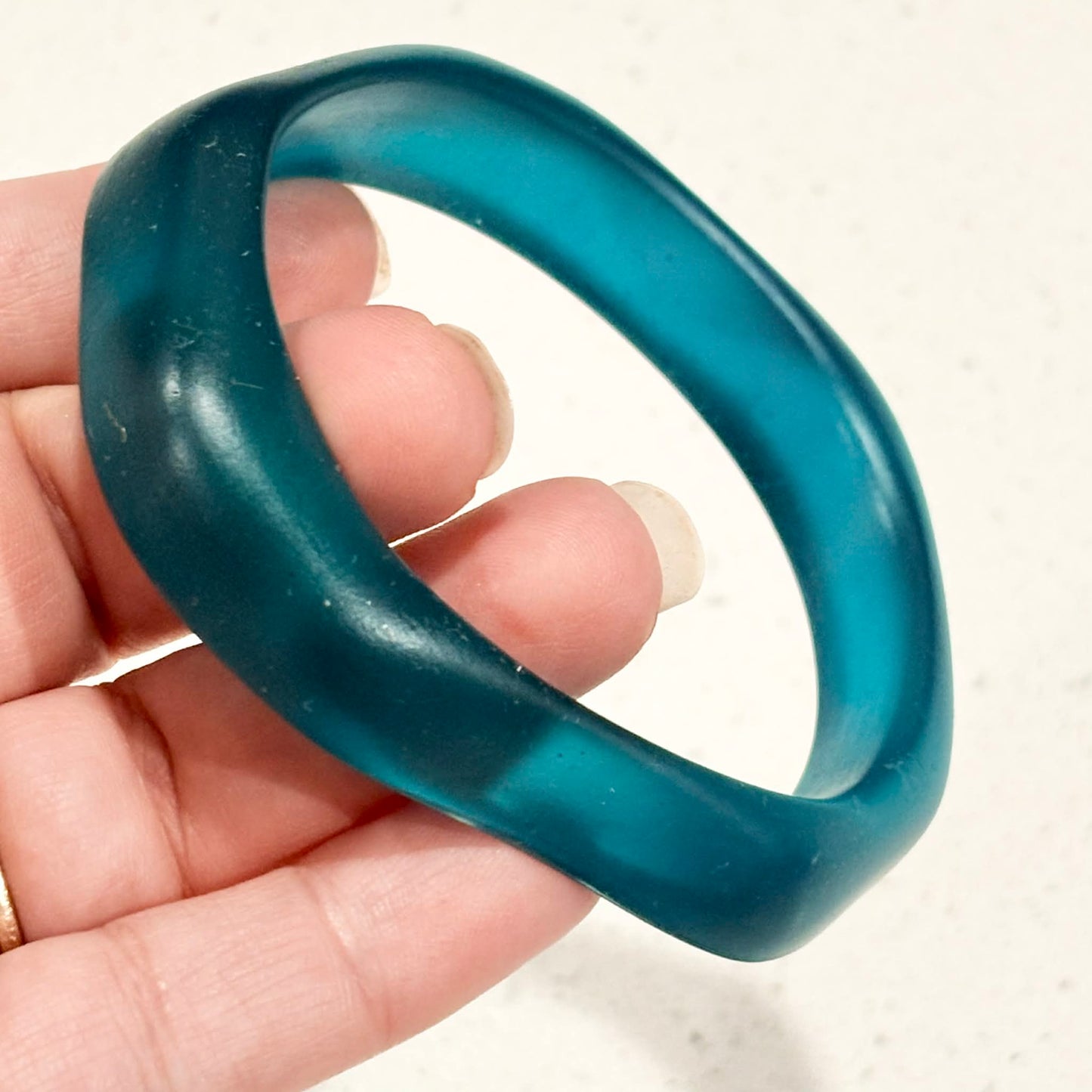RAY BY DESIGN - Resin Bangle Teal Blue