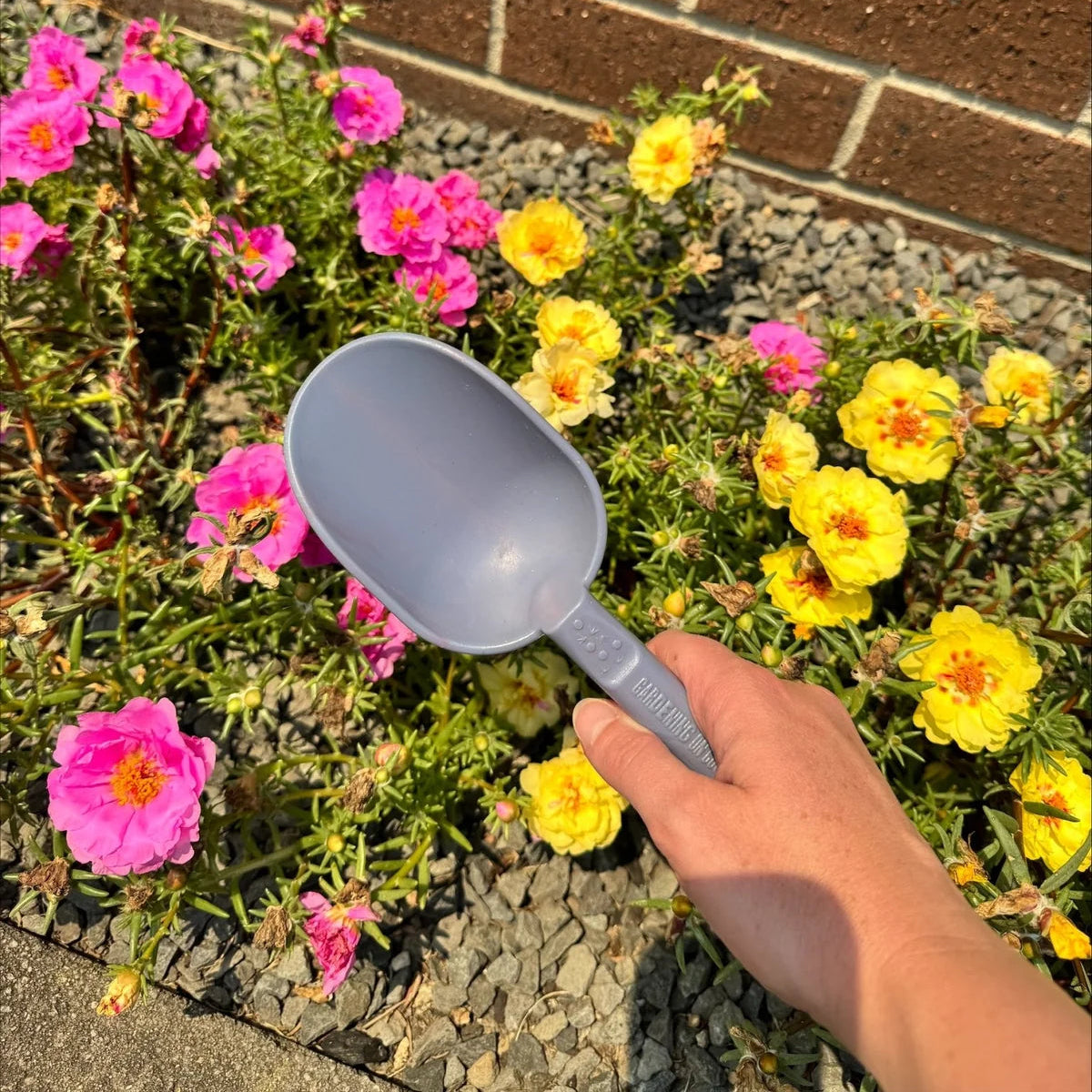 GARDENING ON COUNTRY - Nesti Kids Scoop Bumbunga Pink – Recycled Plastic Garden & Beach Scoop